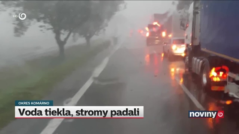 Voda tiekla, stromy padali
