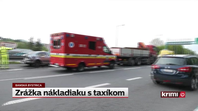 Zrážka nákladiaku s taxíkom