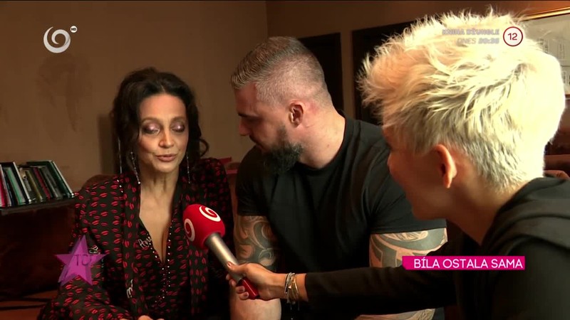 BÍLA OSTALA SAMA