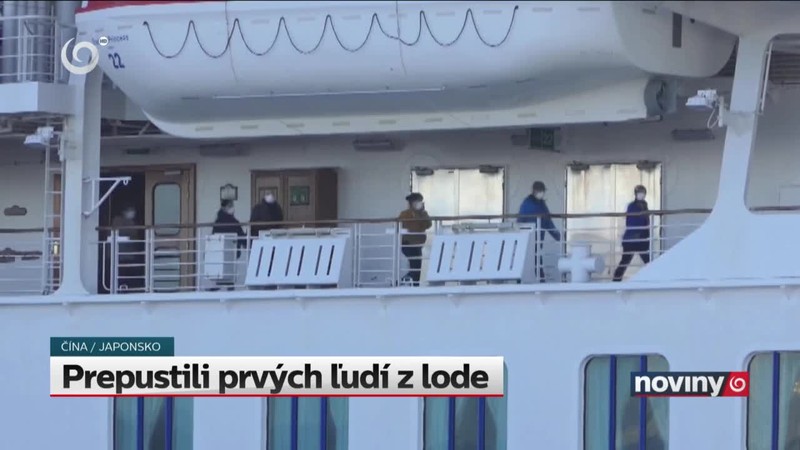 Prepustili prvých ľudí z lode