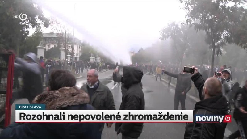 Rozohnali nepovolené zhromaždenie