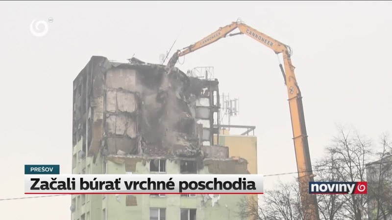 Začali búrať vrchné poschodia
