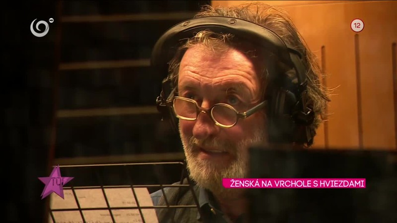 ŽENSKÁ NA VRCHOLE S HVIEZDAMI