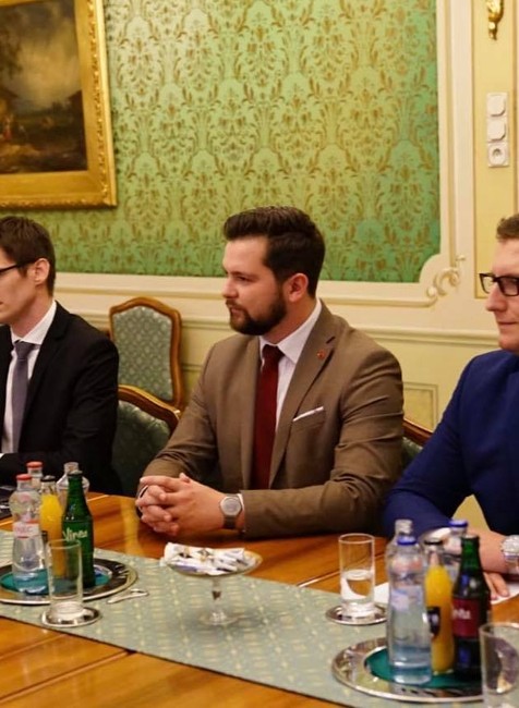 Peter Pellegrini: Ak to pacientom pomôže, ja sa budem zaoberať aj plesňou