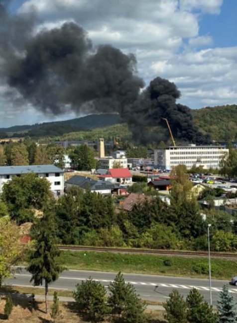 Požiar skladu v Snine
