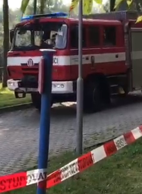 Vážna nehoda v Česku. Auto zrazilo kočík, jedno dieťa zomrelo, druhé je vo vážnom stave