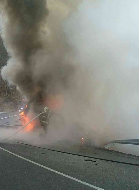 Požiar dodávky na Pezinskej Babe