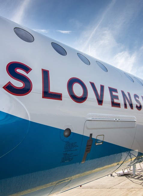 Vládny špeciál Fokker 100.jpg