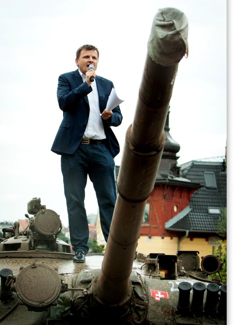 Hlina tank hlaveň mikrofón