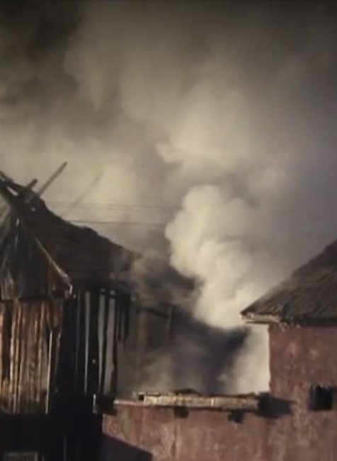 Desiatky hasičov zasahovali pri rozsiahlom požiari. Šľahajúce plamene si všimli až susedia