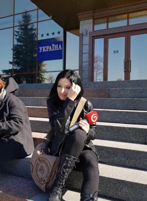 Pri voľbách nahlásili bombu. Hotel s novinármi museli evakuovať