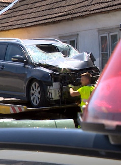 Vladimír (55) na križovatke neodbočil a s autom vpálil rovno do krčmy. Zasahovať musel aj vrtuľník