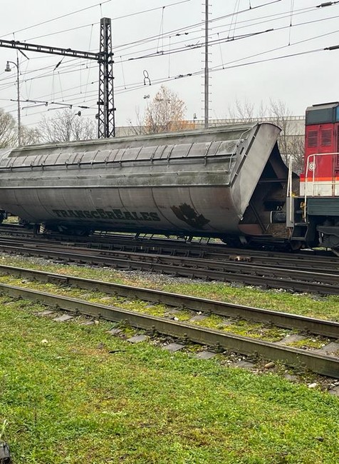 vykoľajený vlak (1)