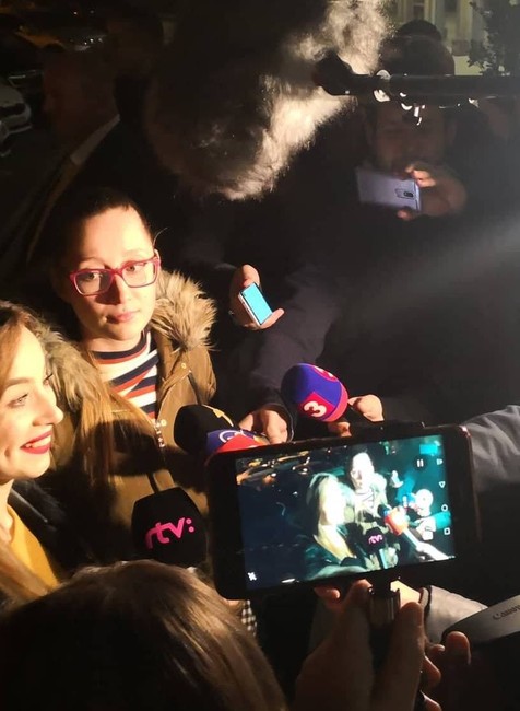 Štefan Hrabin prišiel s rodinou do volebnej centrály 