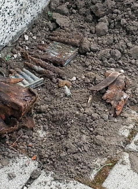 Malacky - polícia na cintoríne, našli tam muníciu