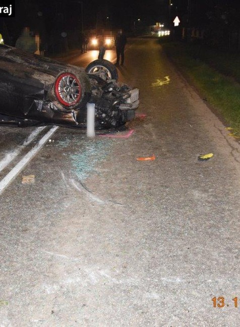 Opitý vodič zišiel mimo cestu. V jazde pokračoval aj v priekope, až kým ho nezastavil betónový mostík