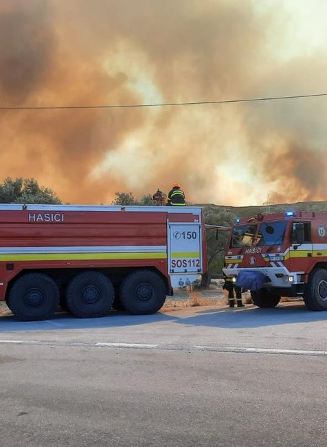 požiar grécko rodos hasiči trafostanica 4. deň (8)