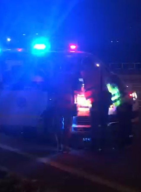 Nehoda osobných áut pred diaľnicou D1. Na mieste zasahovali aj záchranári