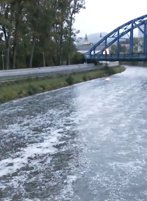 Muža unášal silný prúd rieky Hron