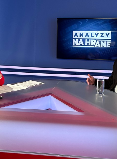 Analýzy Na hrane s Alojzom Hlinom a Grigorijom Mesežnikovom