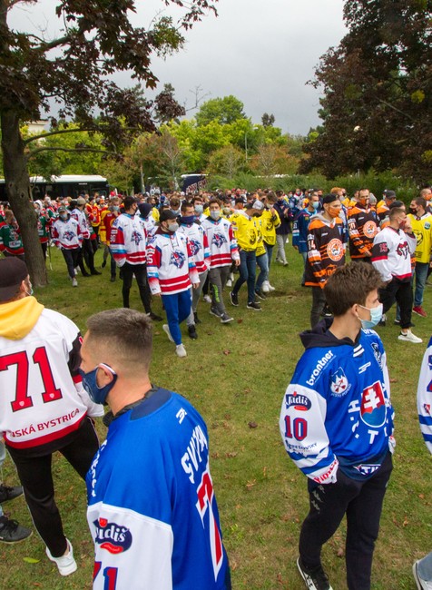 Hokejisti zablokovali úrad vlády. Opatrenia definitívne pochovajú slovenskú ligu, odkazujú vláde 