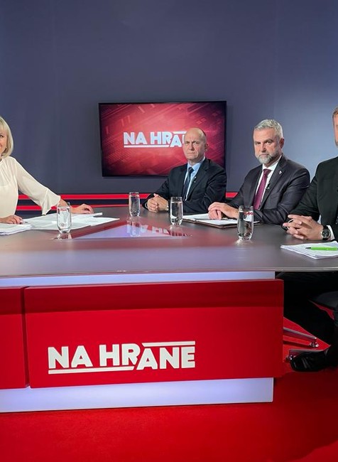 3b74b943-5a2a-4bff-9b48-b48f4eaabfa8