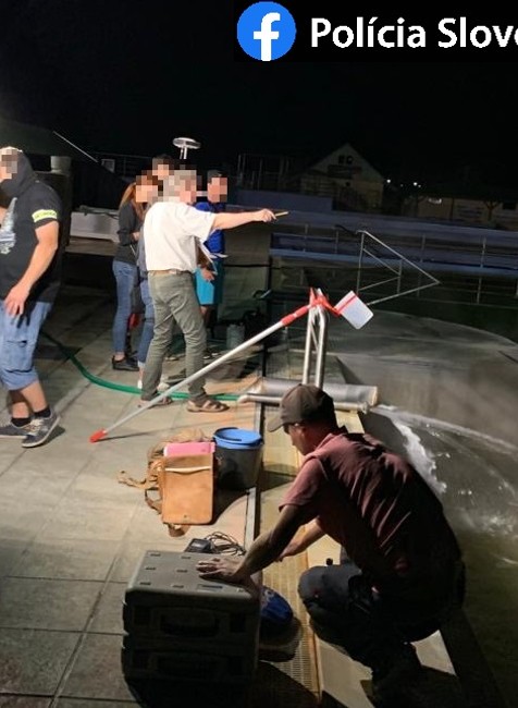Na kúpalisku v Podhájskej zasahuje polícia. Vyšetrujú envirokriminalitu 