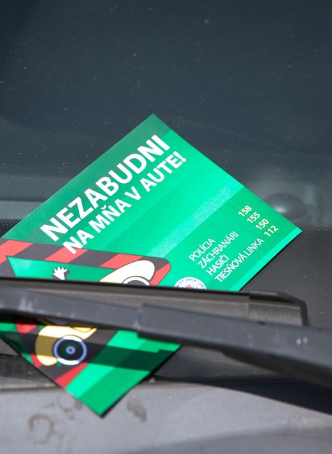 Ako zachrániť dieťa z rozpáleného auta 