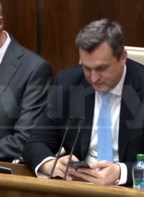 VIDEO: Ako sa Bugár s Dankom zabávali počas voľby ústavných sudcov