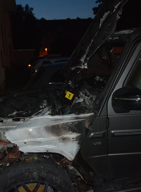 Luxusné auto pohltili plamene. Škody sa vyšplhali nad 100-tisíc eur