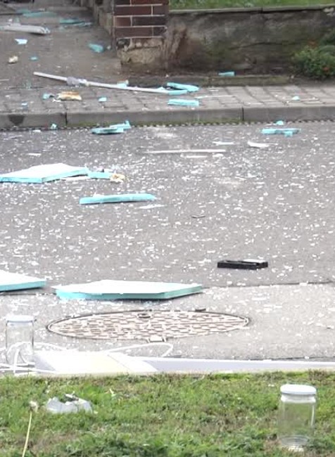 [multi] Výbuch kultúrneho domu na východe 81