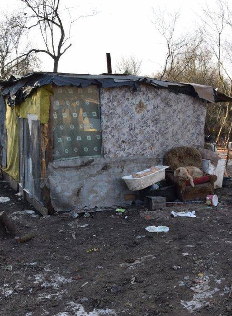 Mladú matku kopali a fackovali jej príbuzné. V nemocnici zomrela