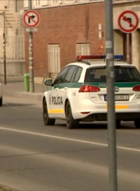 Poľský šofér skončil s kamiónom v poli. Nafúkal takmer dve promile