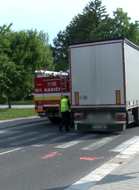 [multi] Kamionista si ženu nevšimol 1543