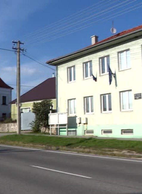 Hliadka zastavila opitého vodiča. Počas dokumentovania im z policajnej stanice ale utiekol1387