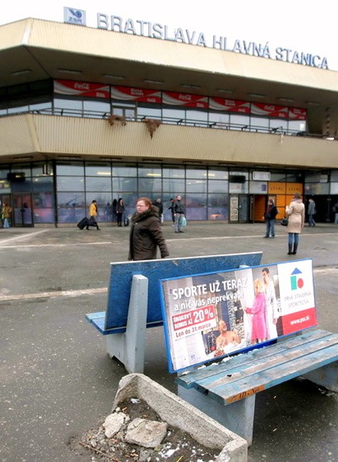 Hlavná železničná stanica vlaková bratislava zvnoku