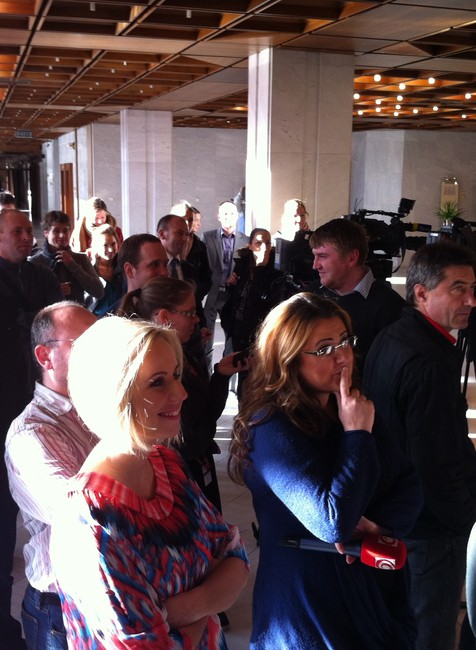 novinári parlament sledujú talčovku Mojsejovej