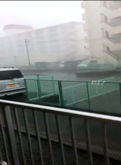 Pre tajfún zrušili 600 letov. Vietor s rýchlosťou 200 km/h mení plány aj politikom3948