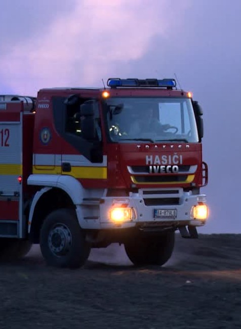 [multi] N12 Požiar skládky Zohor 1301