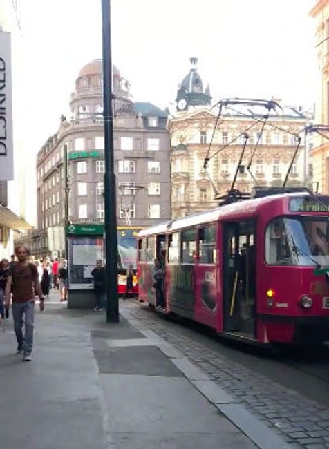 Električky museli stáť