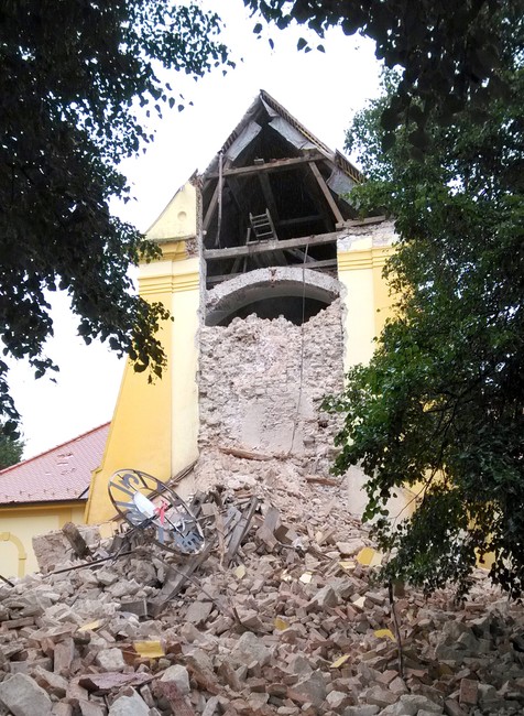 Láb - spadnutá veža 1