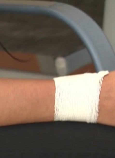 Do pani Eleny a jej dcéry mal autom naraziť policajt. 