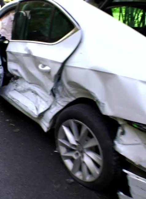 [multi] Vodič nezvládol jazdu a v zákrute vyletel do protismeru. V oprotiidúcom aute sedela 22-ročná žena 1271