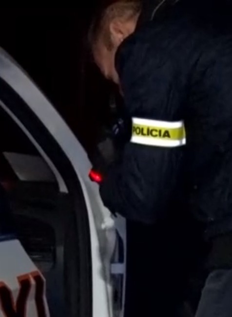 V taxíku bodli muža do hrude. Nepomohol mu ani okamžitý prevoz