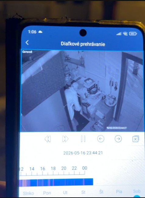 Muža najskôr vyhodili z vlaku, potom sa vlámal do reštaurácie