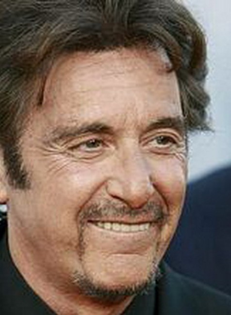 Al Pacino si hryzie pery