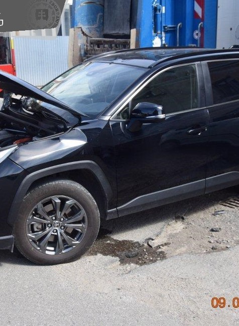 lednické rovne smetiar zdemoloval 8 áut (1)