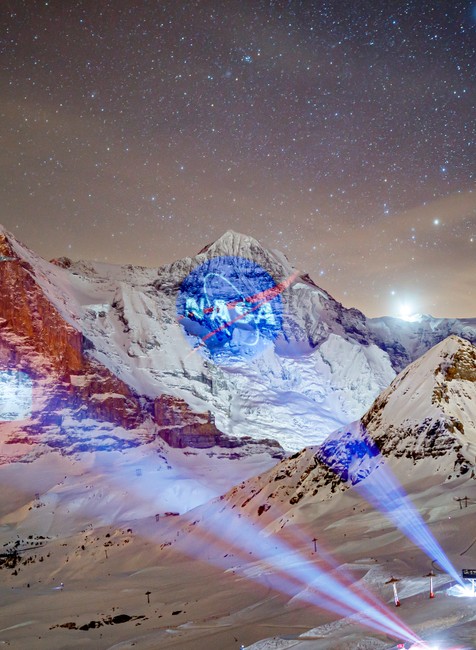 Vizuálna projekcia na počesť pristátia rovera na Marse 