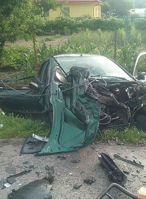 Pri Šali sa zrazila záchranka s autom. 