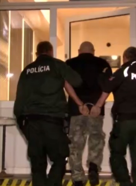 Susedská hádka sa skončila brutálnou vraždou. Páchateľ ťahal svoju obeť na lane za autom